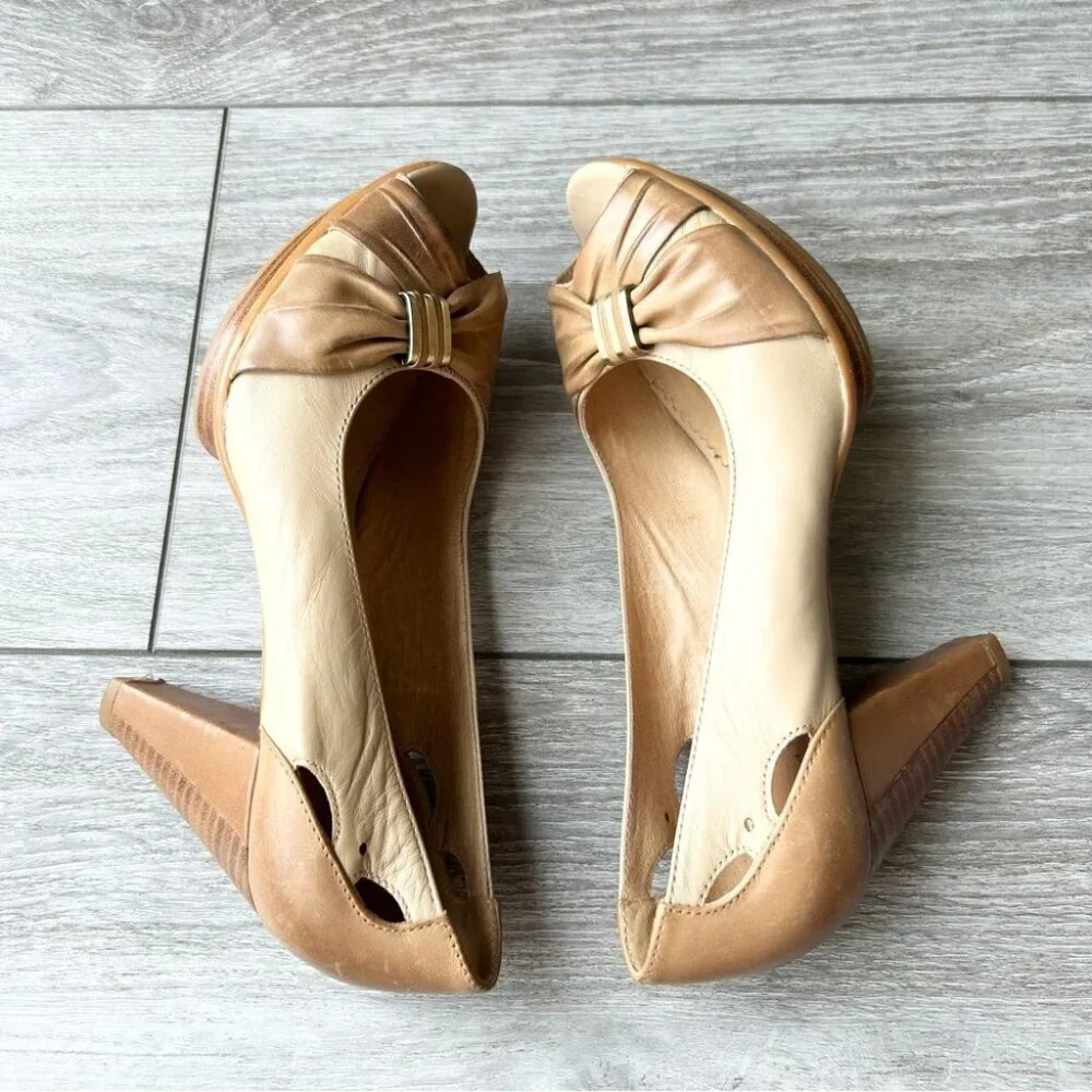 Blondo Tan Ivory Contrasting Colour Leather Peep Toe  Cutout Platform Pumps - Picture 8 of 16